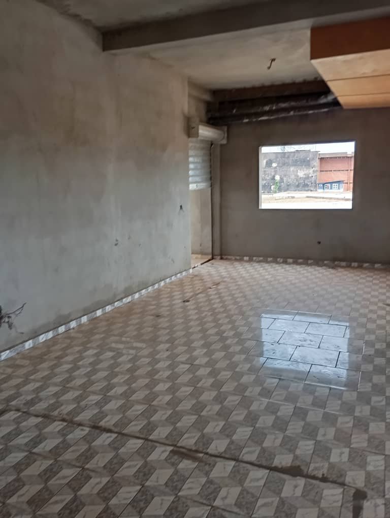 Grand espace commercial à louer, Mvog-ada, Yaoundé 