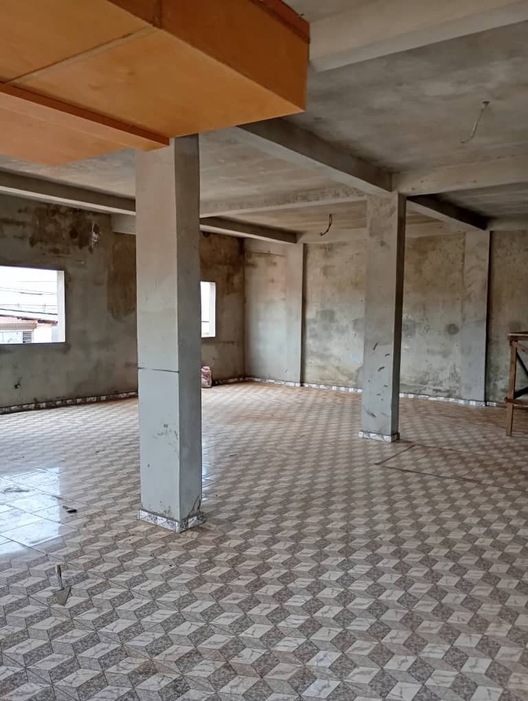 Grand espace commercial à louer, Mvog-ada, Yaoundé 