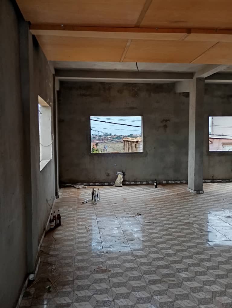 Grand espace commercial à louer, Mvog-ada, Yaoundé 