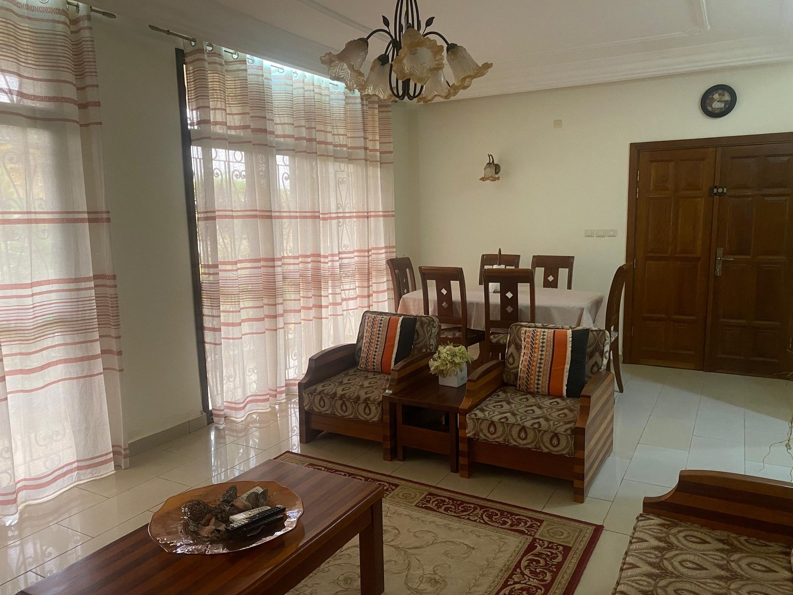Appartement meublé à louer, Bastos, Yaoundé 