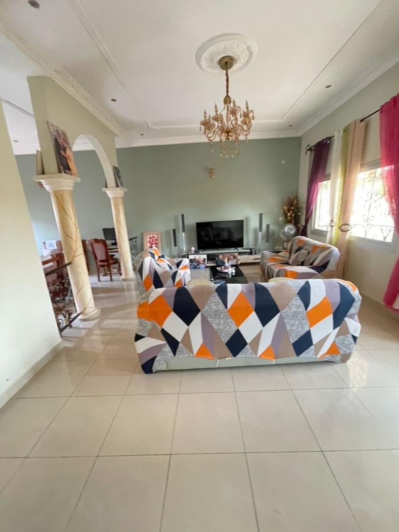 Villa à louer, Eleveur, Yaoundé 