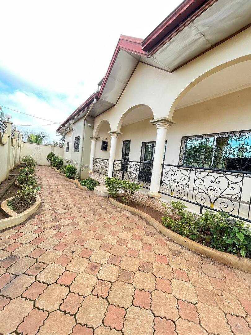 Villa à louer, Eleveur, Yaoundé 