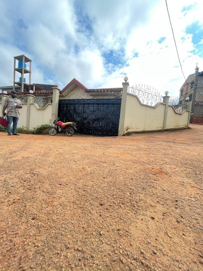 Villa à louer, Eleveur, Yaoundé 