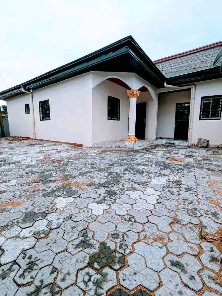 Villa à louer, Nkolfoulou, Yaoundé 