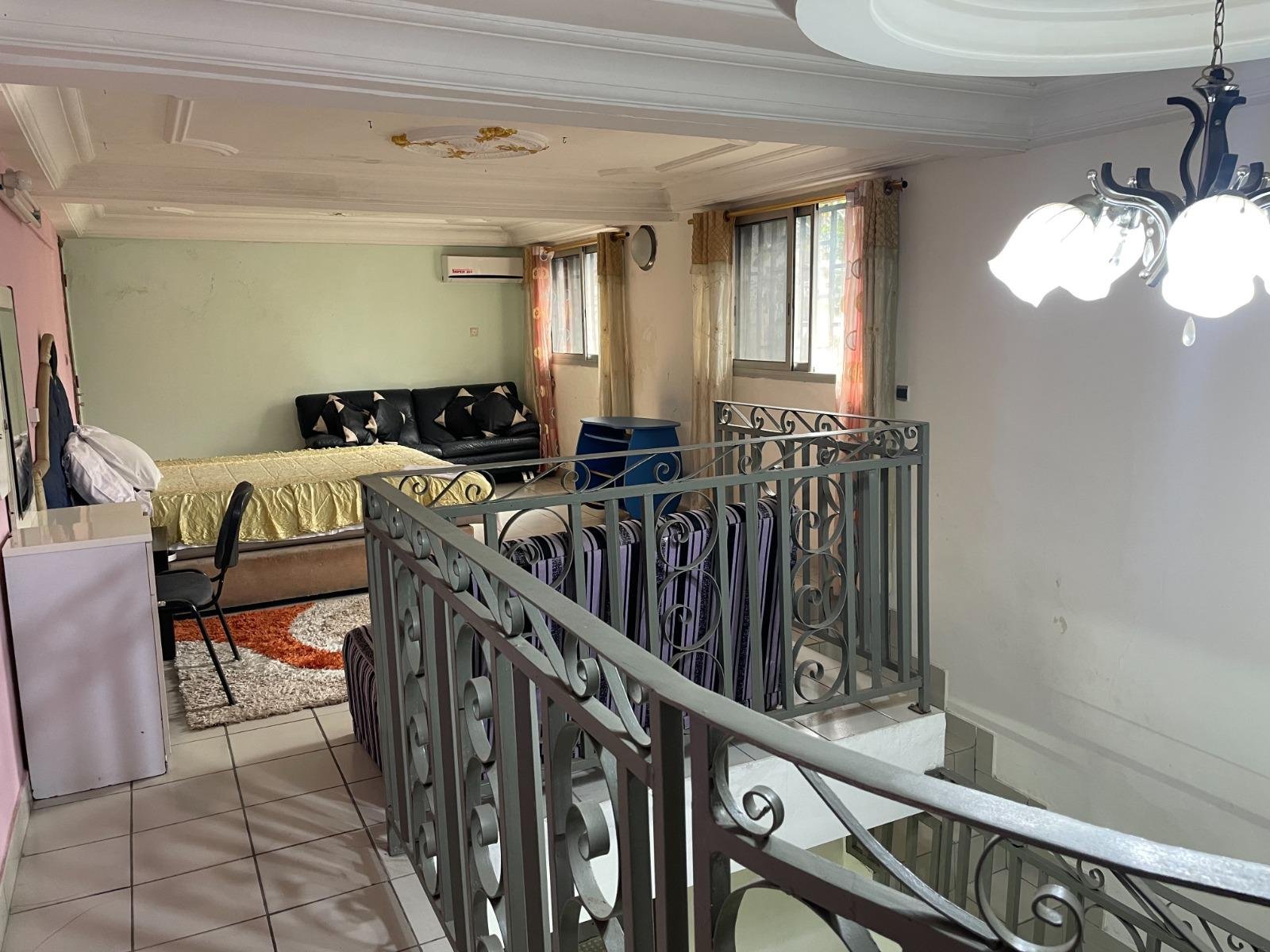 Duplex meublé à louer, Bonapriso, Douala 