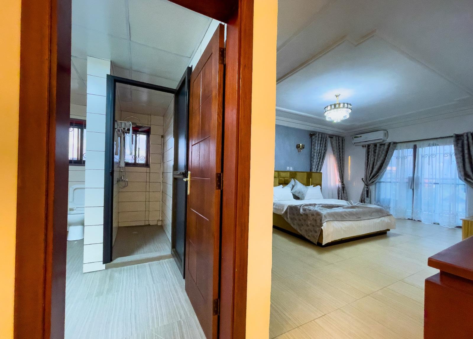 Duplex meublé à louer, Bonapriso, Douala 