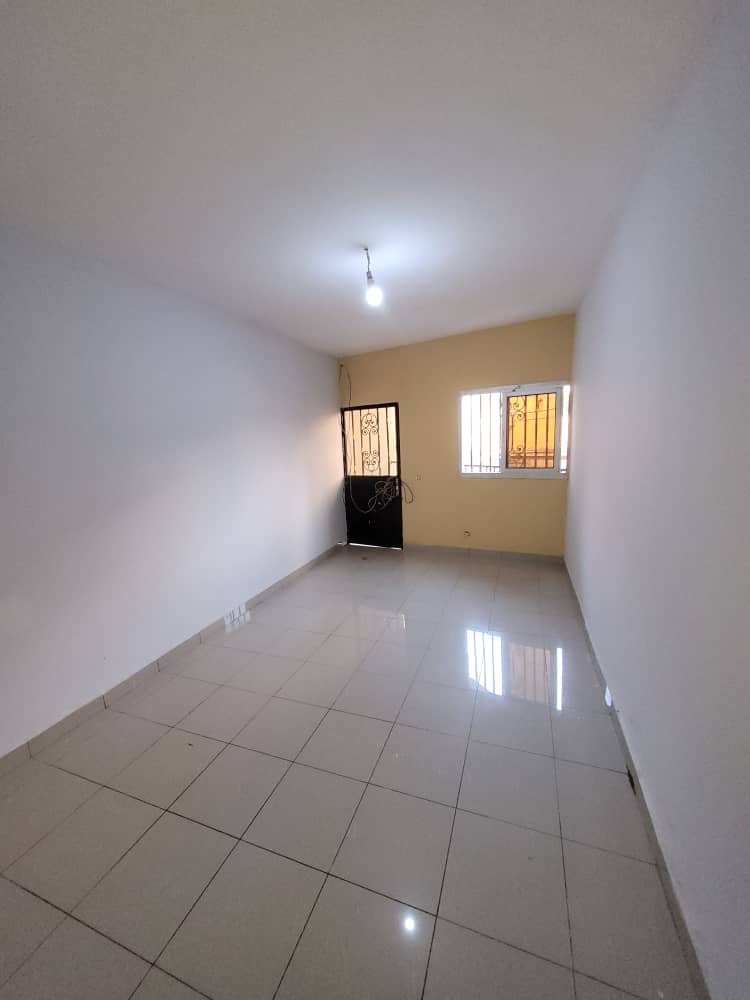 Studio à louer, Biyemassi, Yaoundé 