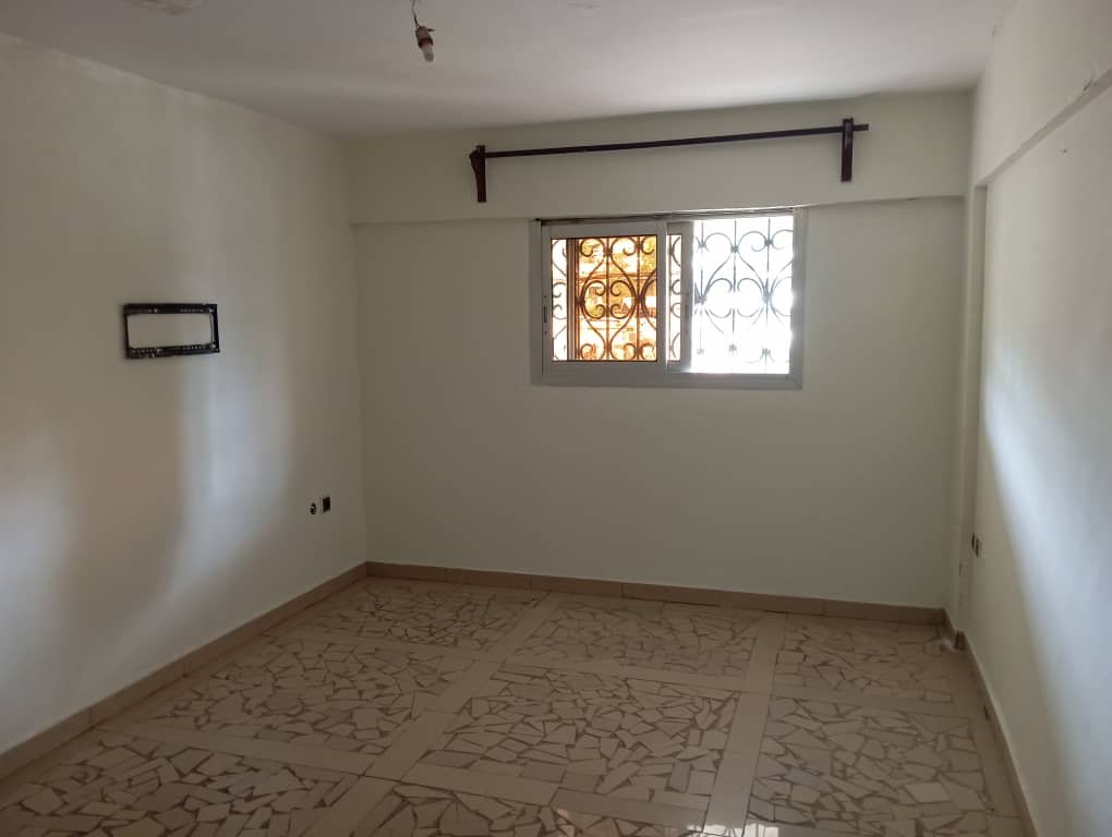 Studio à louer, Bastos, Yaoundé 