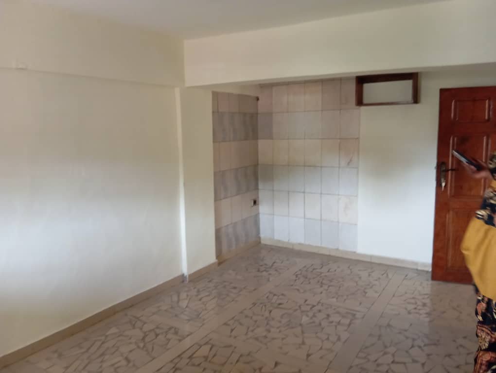 Studio à louer, Bastos, Yaoundé 