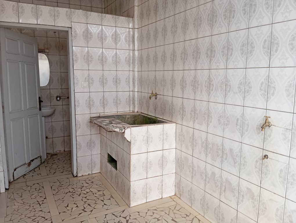Chambre à louer, Bastos, Yaoundé 