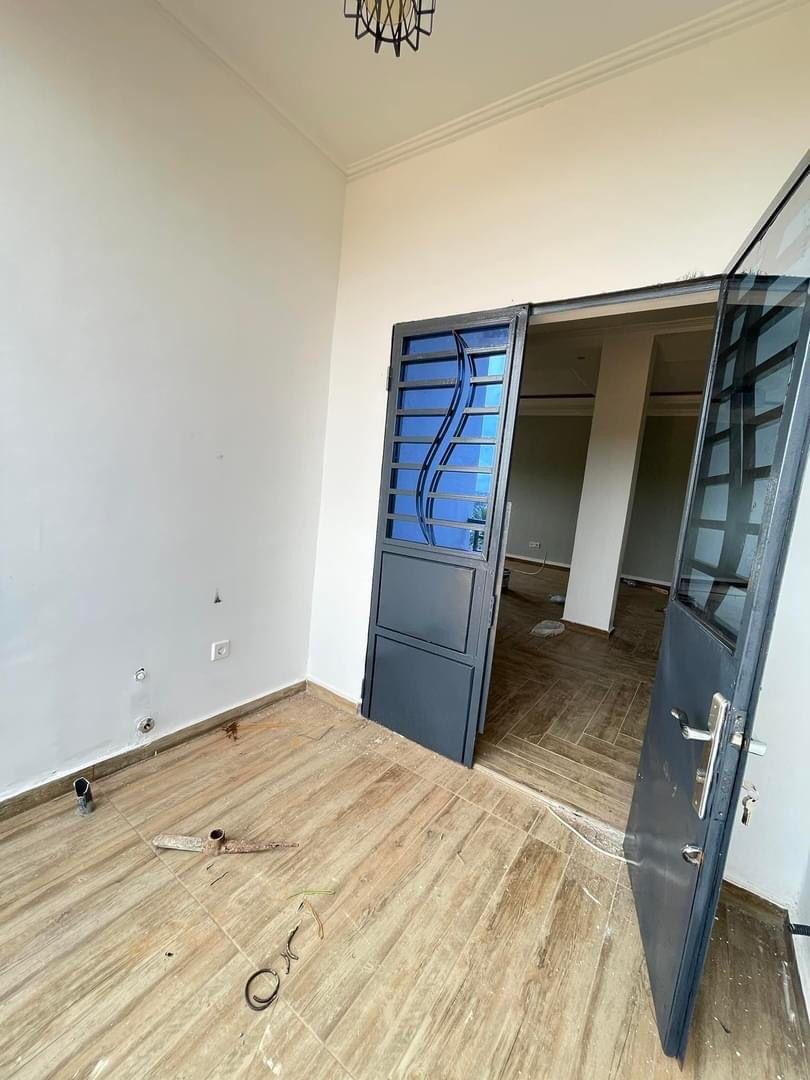 Studio moderne à louer , Nkolfoulou