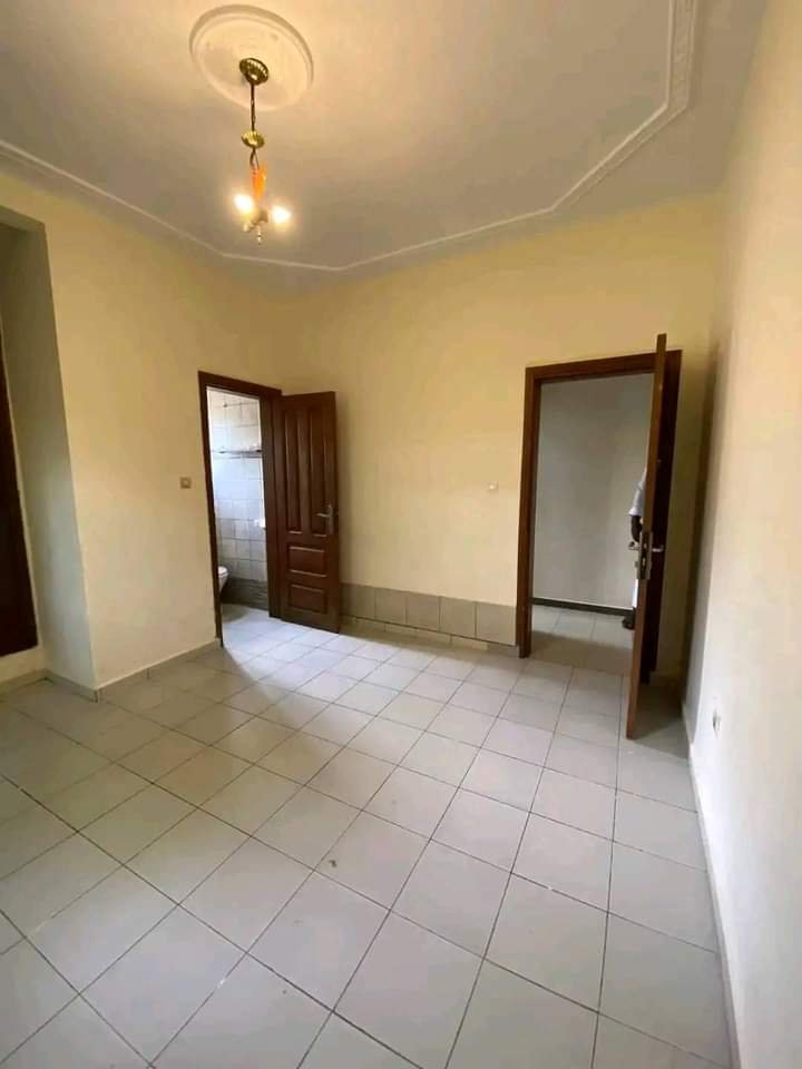 Appartement moderne à louer, Biyemassi, Yaoundé 