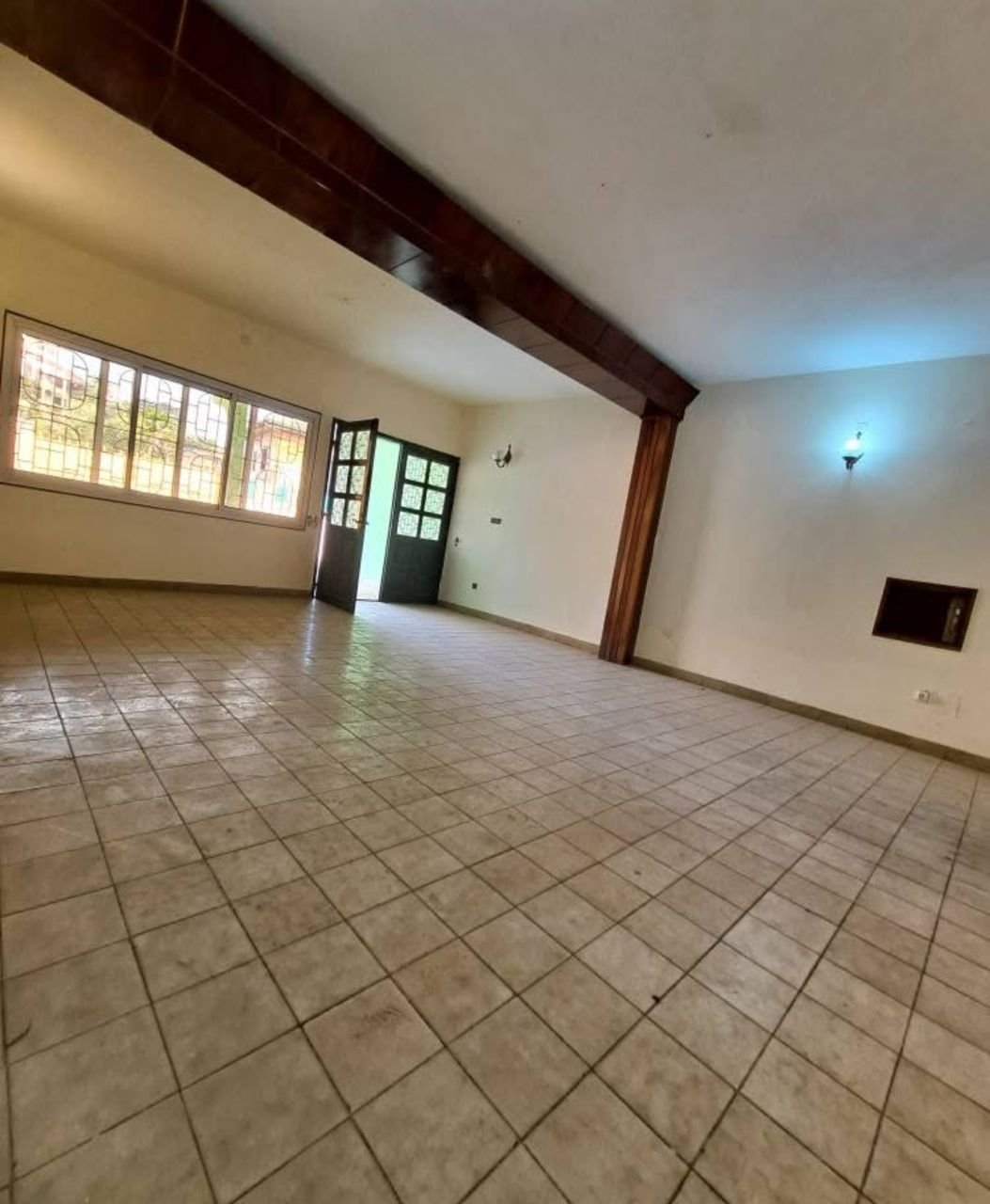  Villa  à louer, Bastos, Yaoundé 