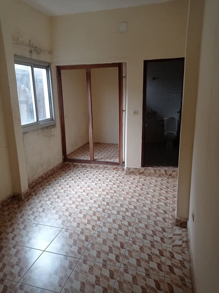 Appartement à louer, Carrefour scalom, Yaoundé 