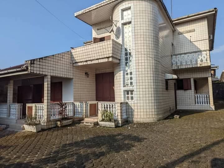 Duplex à louer, Bonamoussadi, Douala