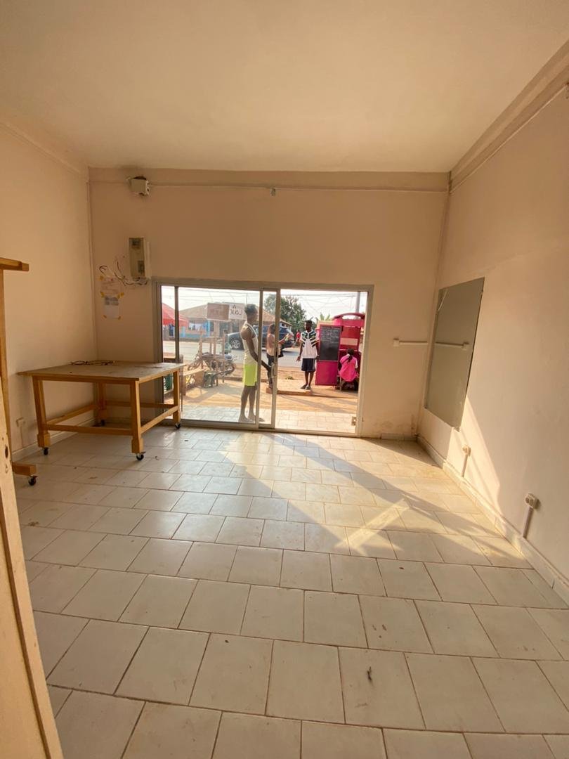 Boutique à louer, Efoulan, Yaoundé 