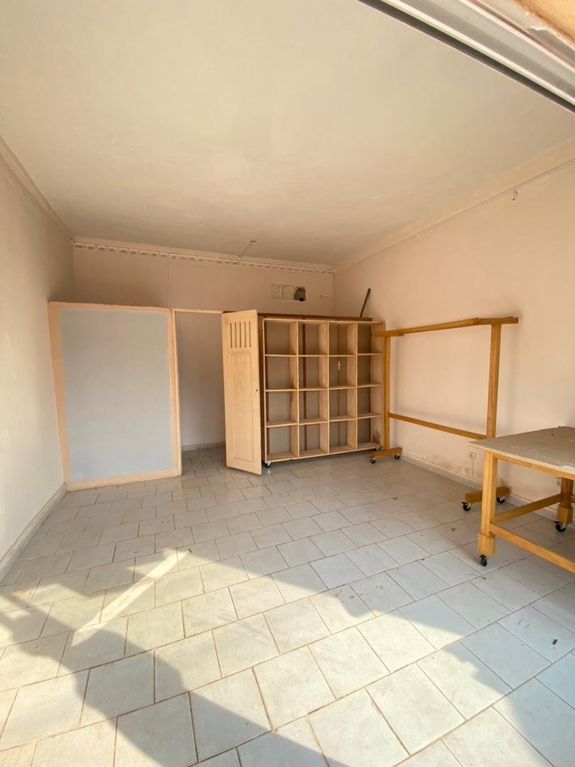 Boutique à louer, Efoulan, Yaoundé 