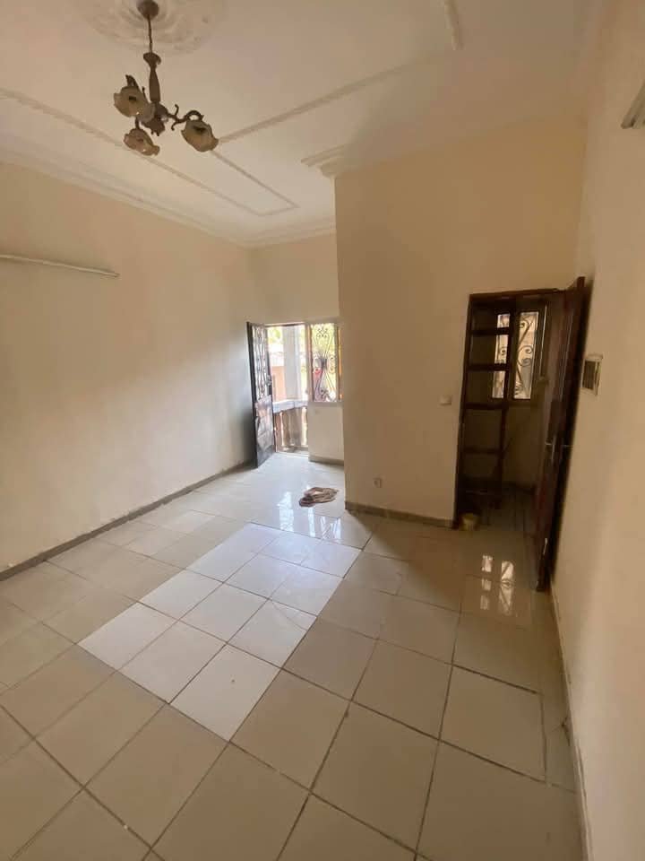 Studio à louer, Efoulan, Yaoundé 