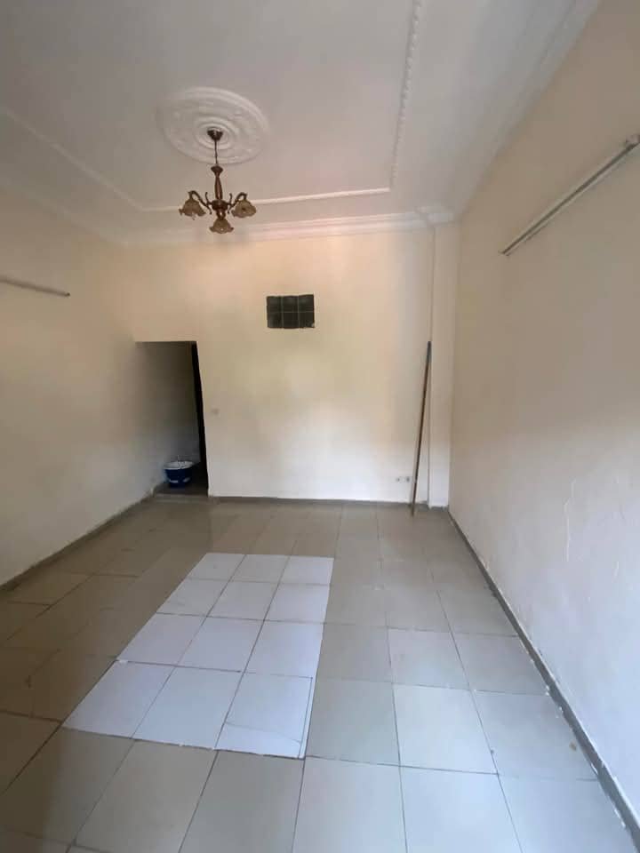 Studio à louer, Efoulan, Yaoundé 