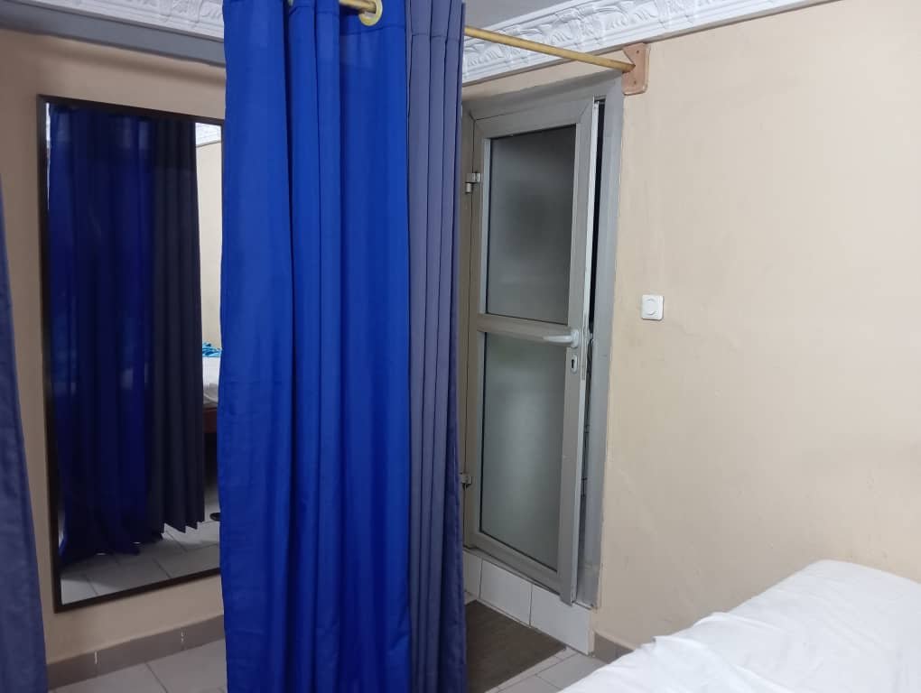 Studio Meublé à louer,  mini prix bastos, Yaoundé 