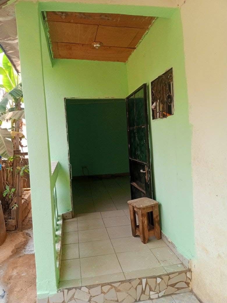 Studio moderne à louer, Fougerole, Yaoundé 