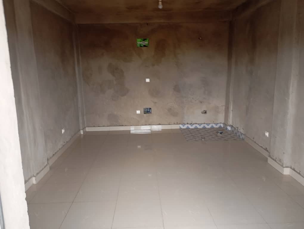 Espace commercial à louer, sous manguier, Yaoundé 