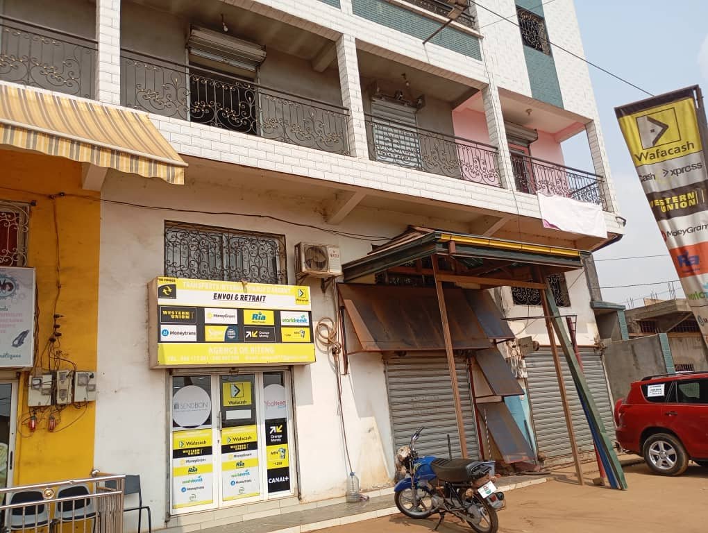 Espace commercial à louer, sous manguier, Yaoundé 