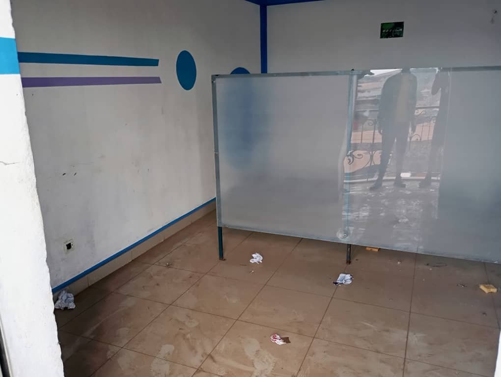 Espace commercial à louer, sous manguier, Yaoundé 
