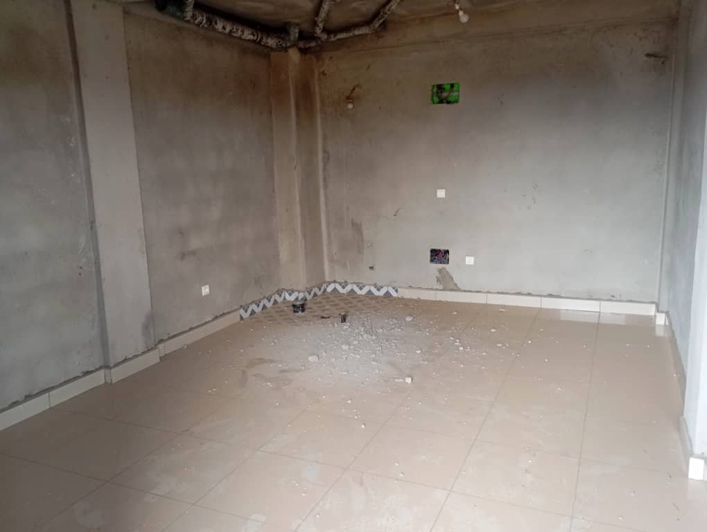 Espace commercial à louer, sous manguier, Yaoundé 