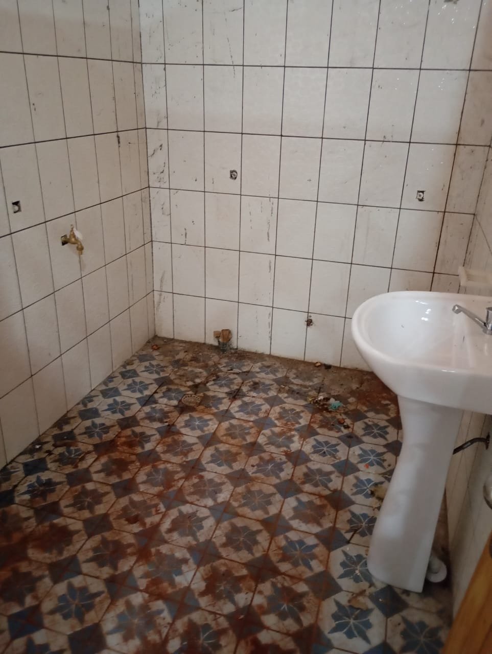 Espace commercial à louer, Biteng, Yaoundé 