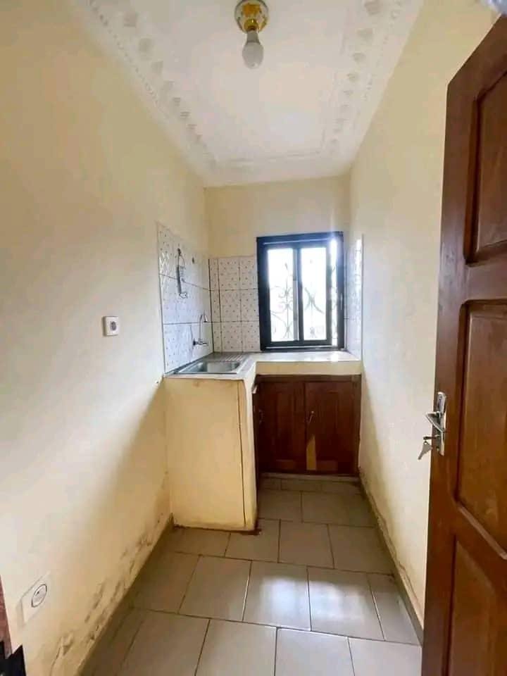 Studio à louer, Fougerole, Yaoundé 