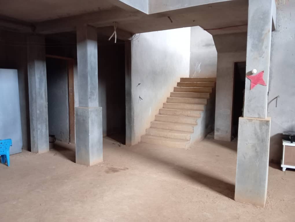 Maison à vendre, Awae escalier, Yaoundé 