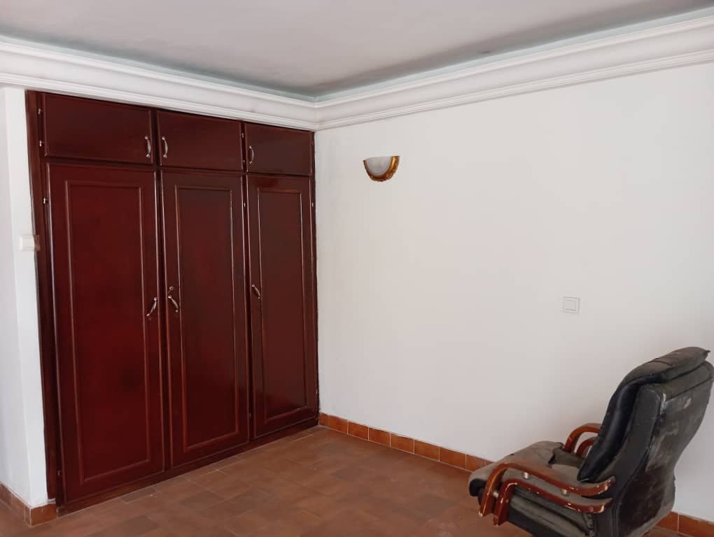 Villa à louer, Bastos, Yaoundé 
