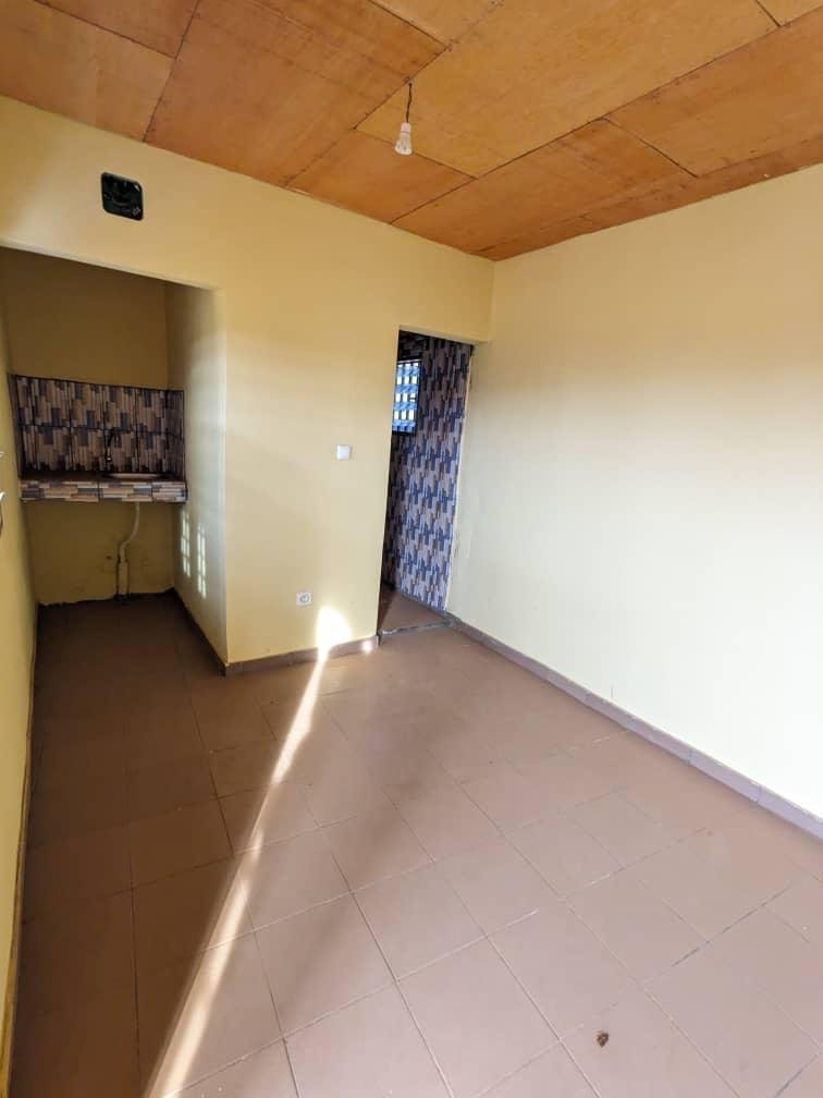 Chambre moderne à louer, Messassi, Yaoundé 