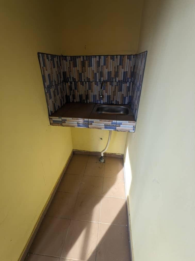 Chambre moderne à louer, Messassi, Yaoundé 