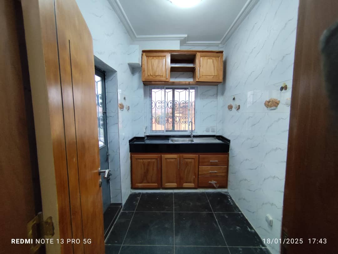 Immeuble à louer, Biteng, Yaoundé 