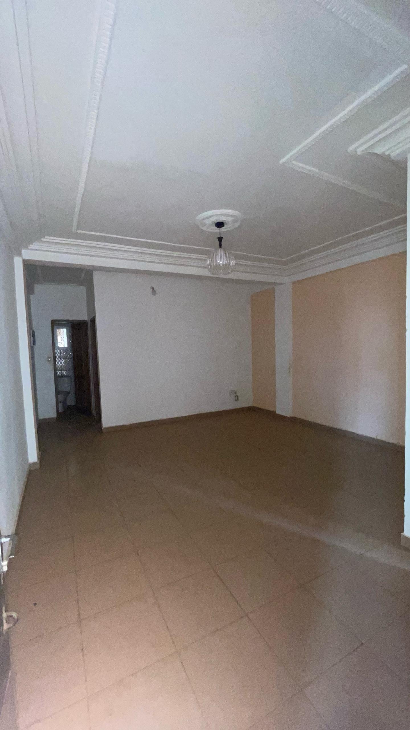 Studio à louer, Fougerole, Yaoundé 