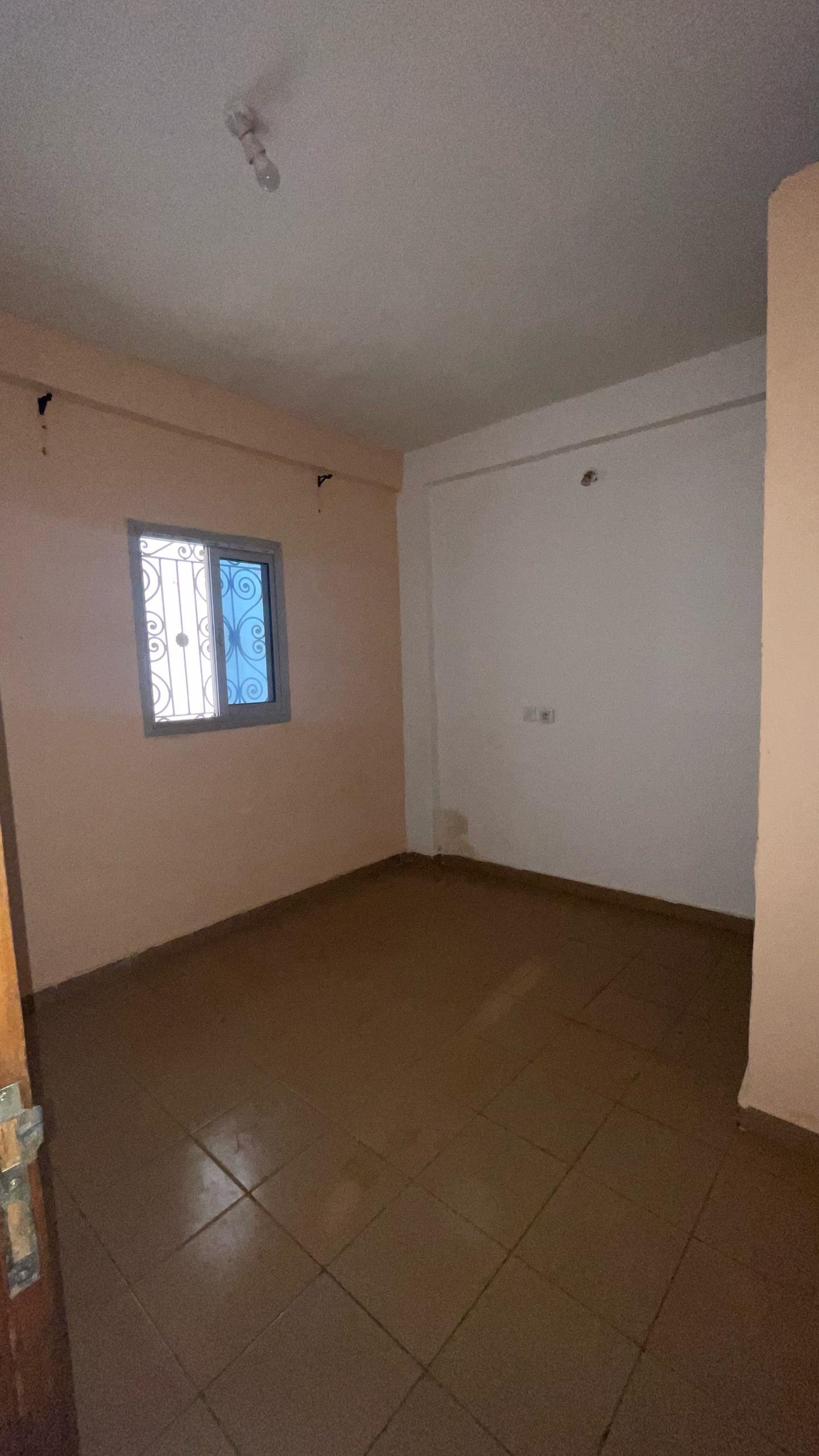 Studio à louer, Fougerole, Yaoundé 