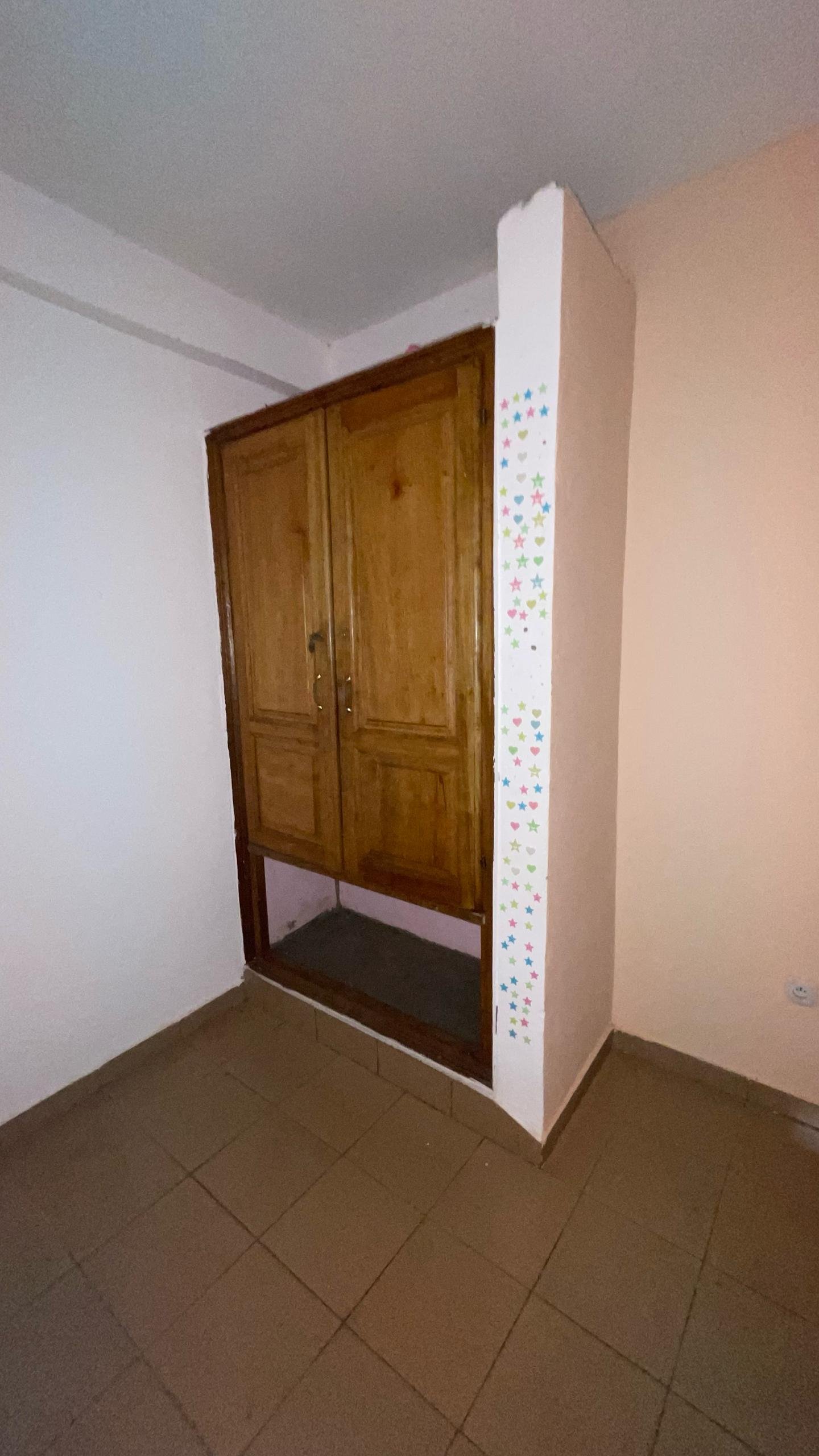 Studio à louer, Fougerole, Yaoundé 