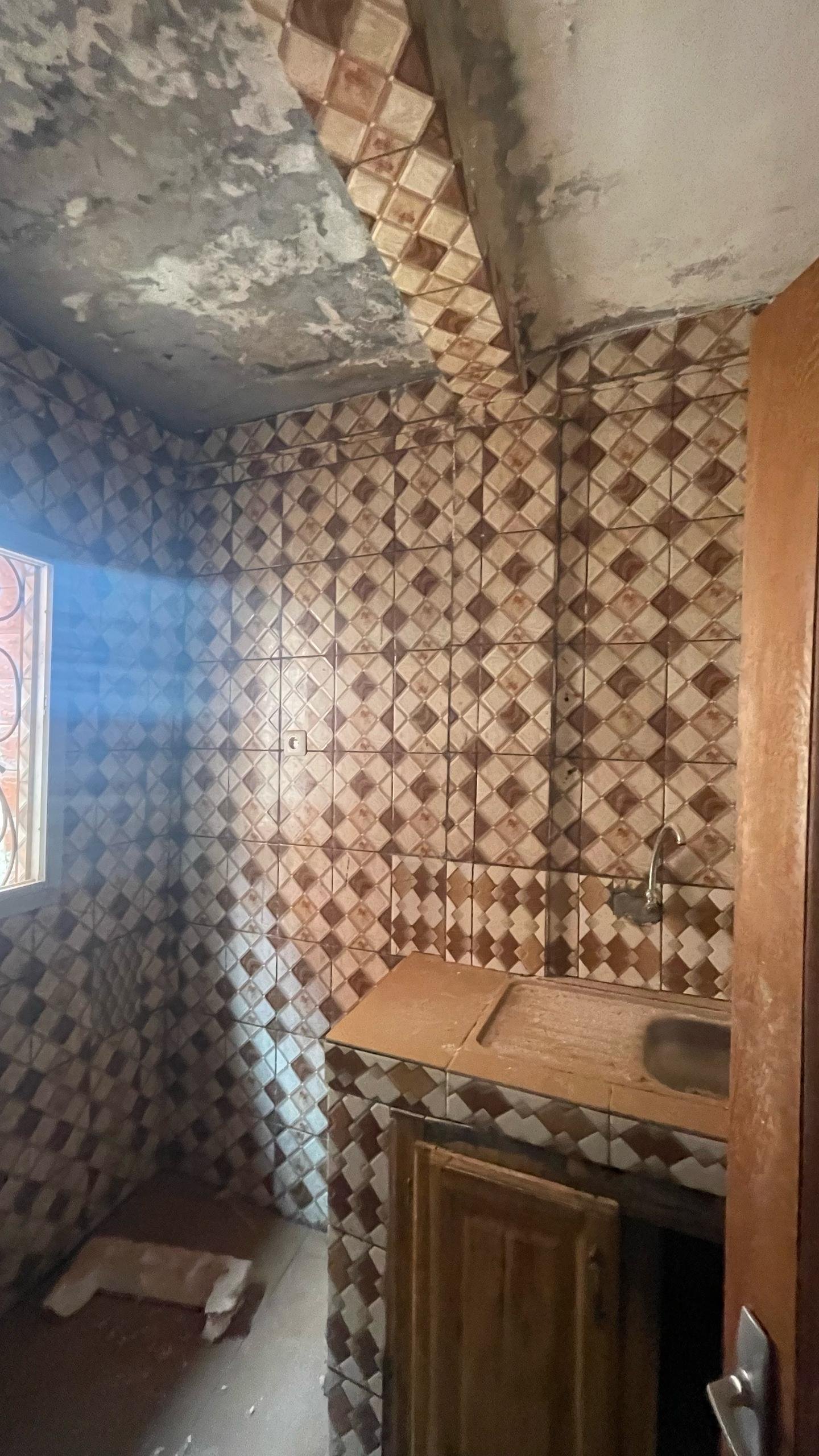Studio moderne à louer, Fougerole, Yaoundé 