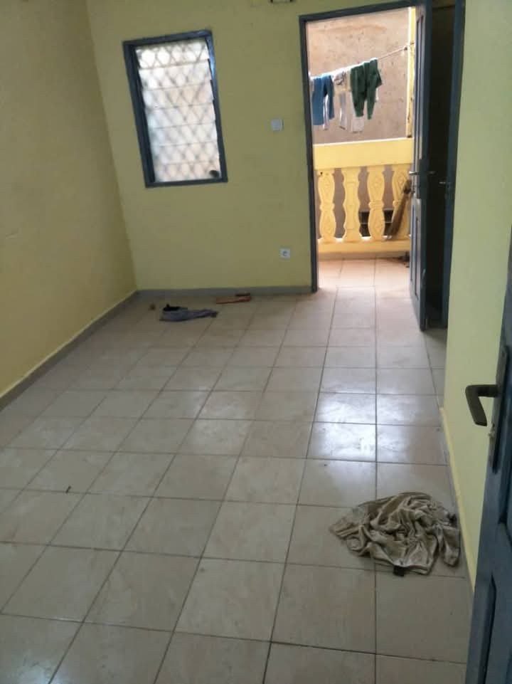 Studio à louer, Biyem assi, Yaoundé  