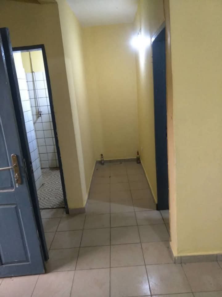 Studio à louer, Biyem assi, Yaoundé  