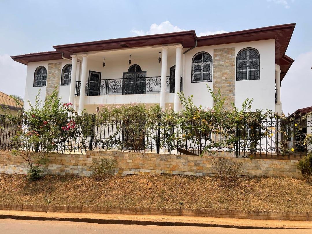 Duplex 500m2 neuf jamais habité à vendre à Odza Yaoundé (Centre technique Fecafoot)