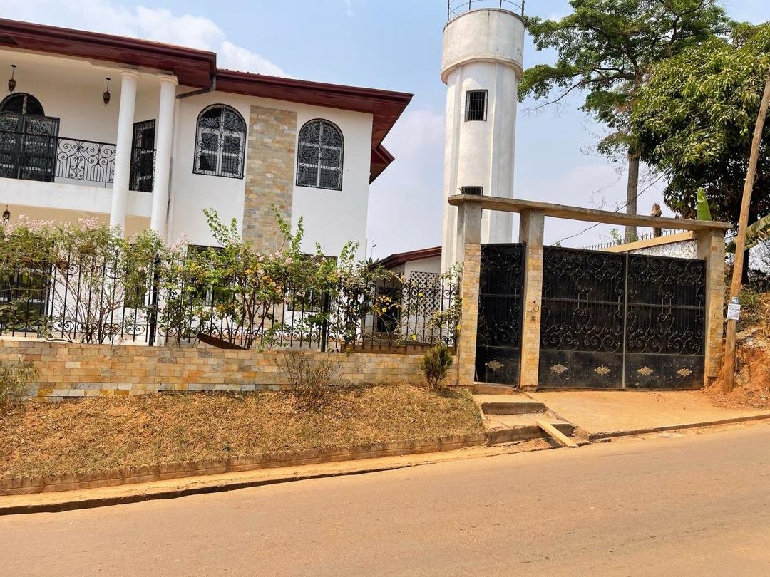 Duplex 500m2 neuf jamais habité à vendre à Odza Yaoundé (Centre technique Fecafoot)
