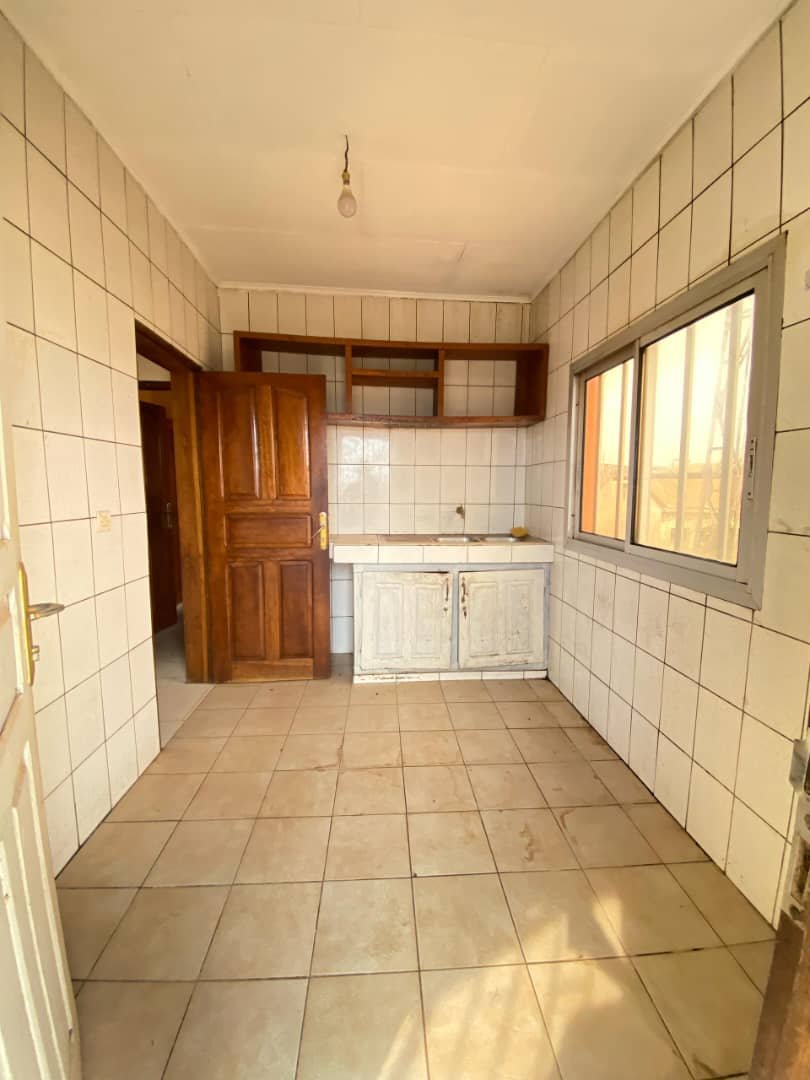Appartement à louer, Biyem assi, Yaoundé 