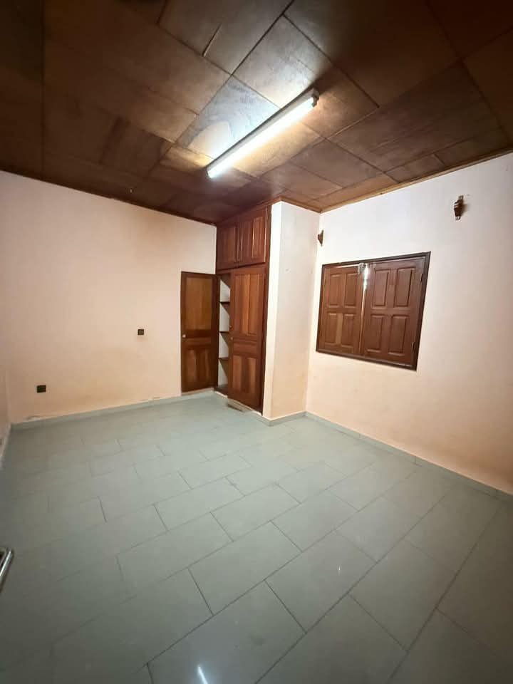 Villa à louer, Fougerole, Yaoundé 