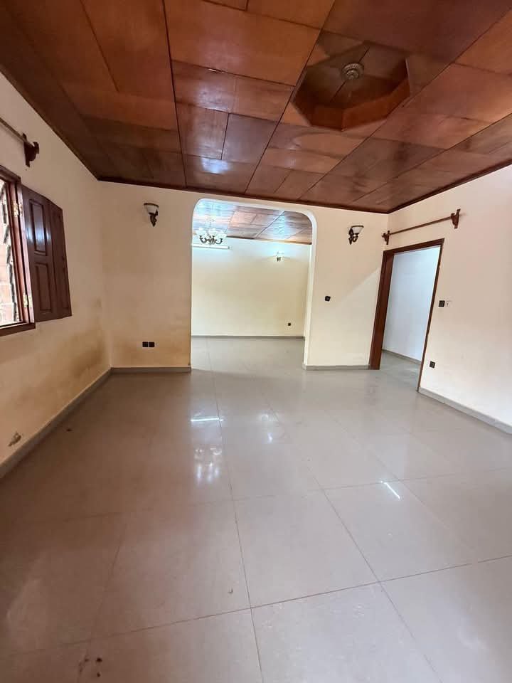 Villa à louer, Fougerole, Yaoundé 