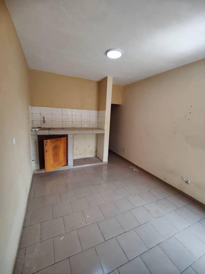 Chambre moderne à louer, Messassi, Yaoundé 
