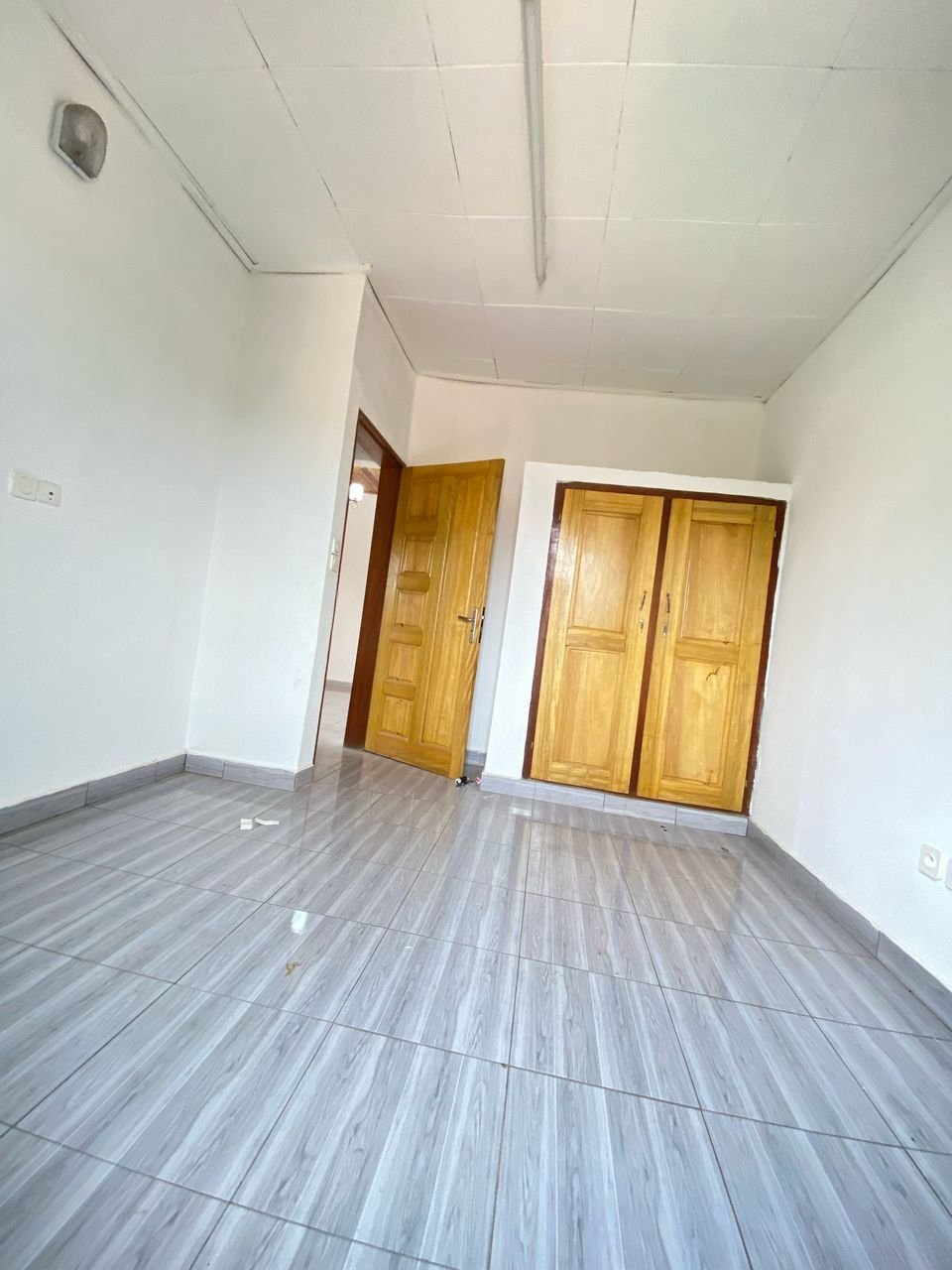 Appartement à louer, Efoulan, Yaoundé