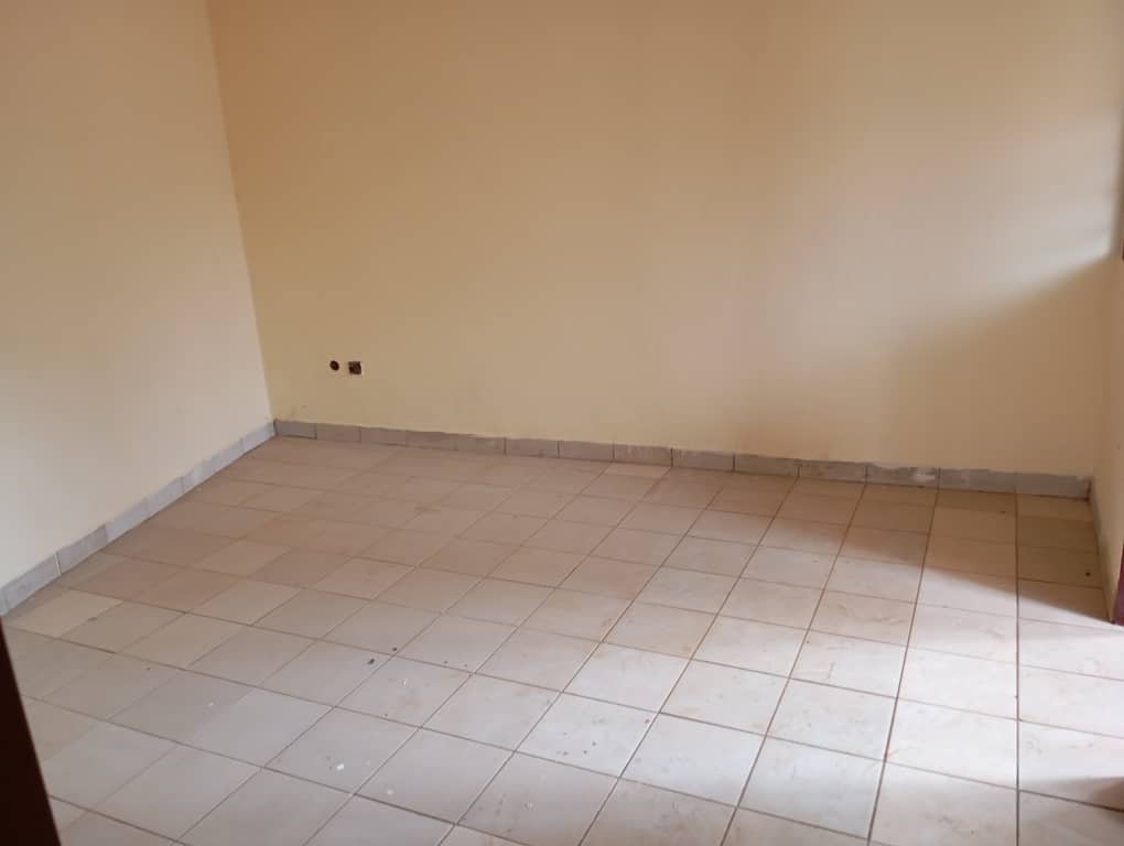 Studio à louer, Biteng, Yaoundé 